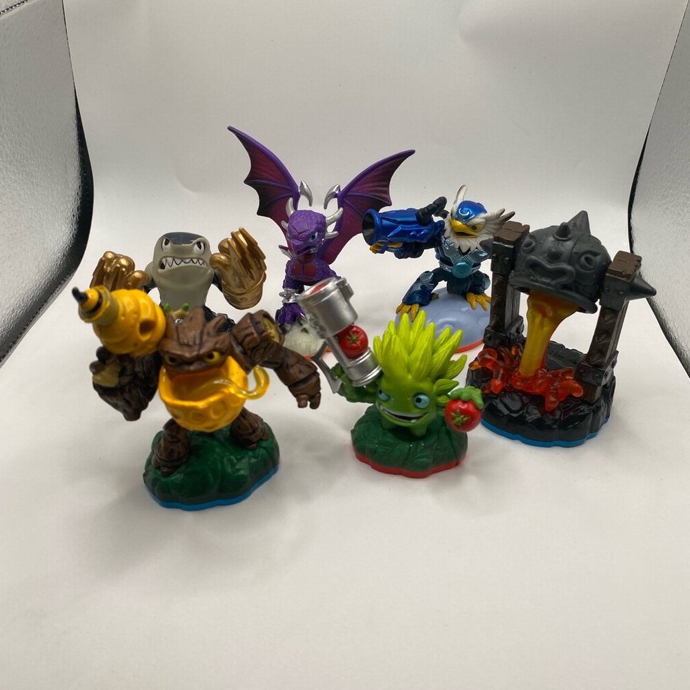 Skylanders Figures Mixed Bundles Toy Video Game Lot Fiery Forge, Jet Vac, Cynder